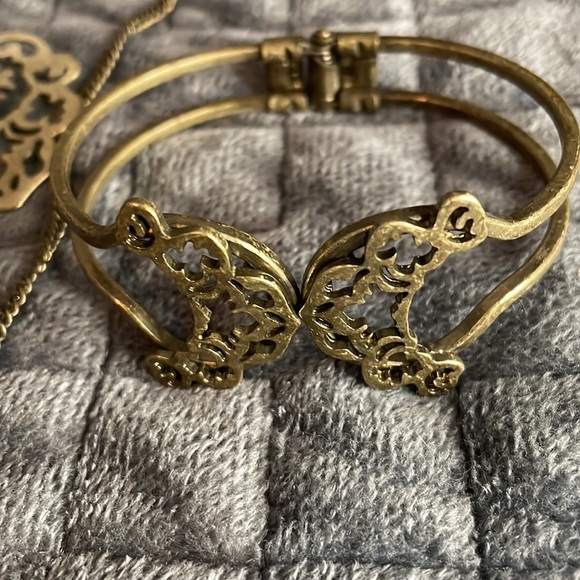 Necklace, bracelet and earrings set. Antiqued Gold boho style from Avon - Picture 4 of 5